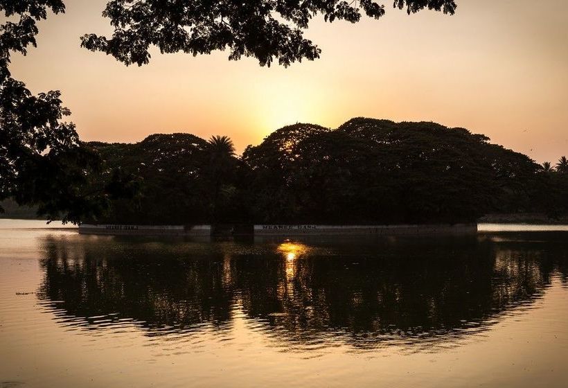 Fotos del hotel Mint Queensway Suites:  5