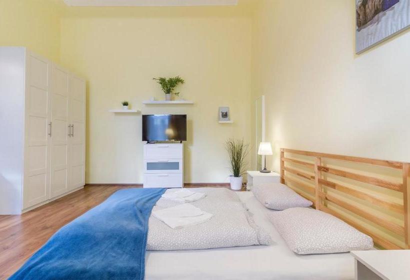 Fotos del hotel Curry Apartments:  9