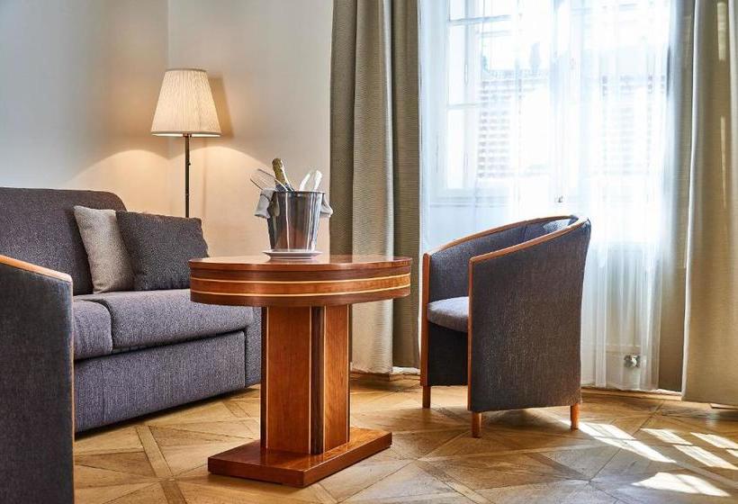 Fotos del hotel Three Golden Crowns Apartments:  13