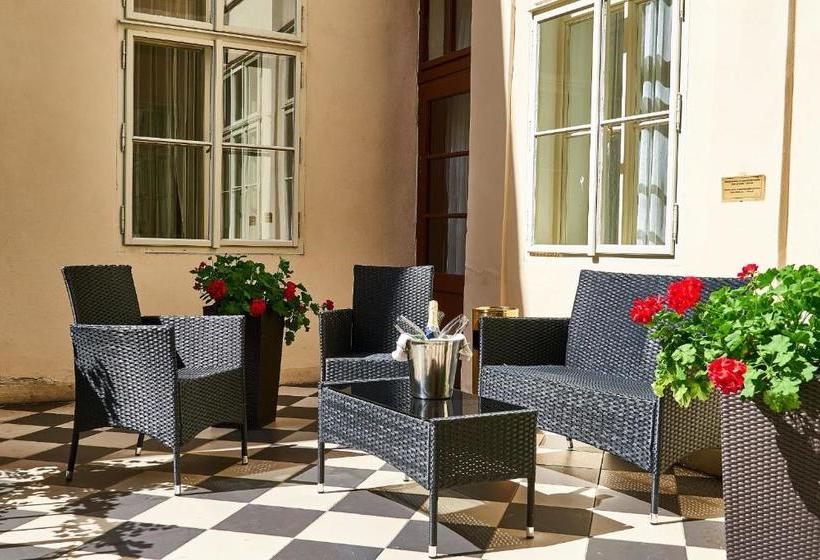 Fotos del hotel Three Golden Crowns Apartments:  10