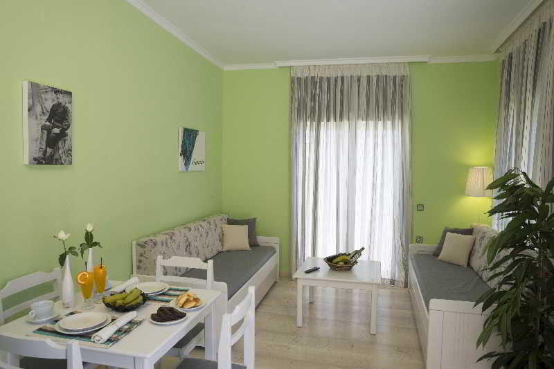 Fotos del hotel Elia Stalos Apartments:  9