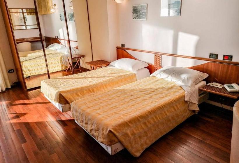 Fotos del hotel Sirenella:  5