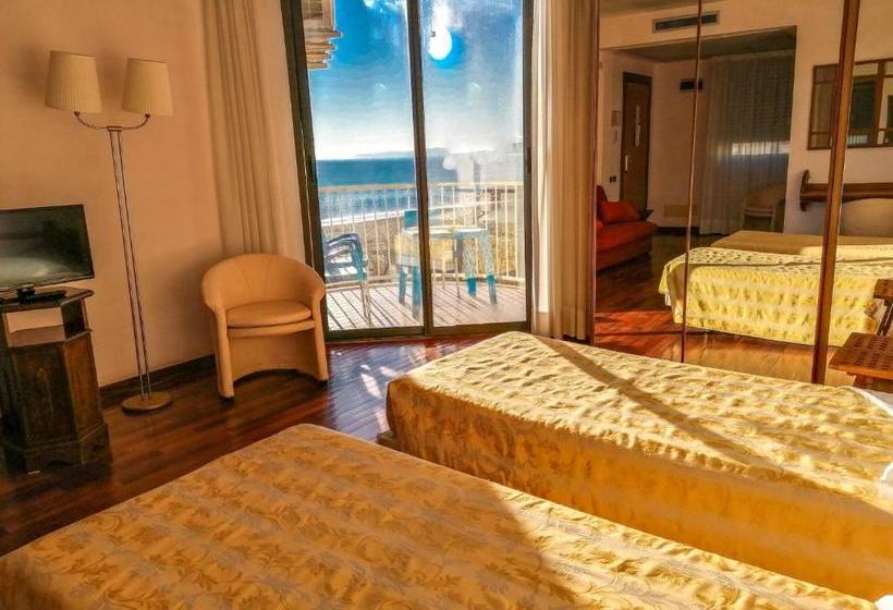 Fotos del hotel Sirenella:  14