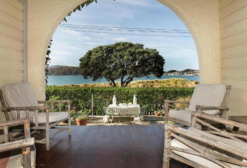 Fotos del hotel Beachfront Wellington Bed And Breakfast:  2