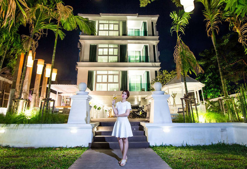 B2 Riverside Colonial