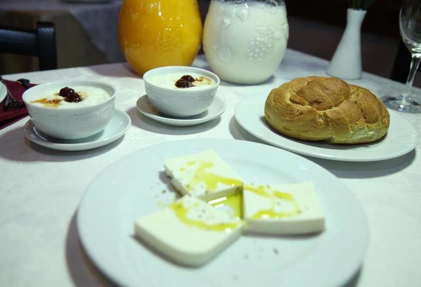 Fotos del hotel Antipatrea:  7