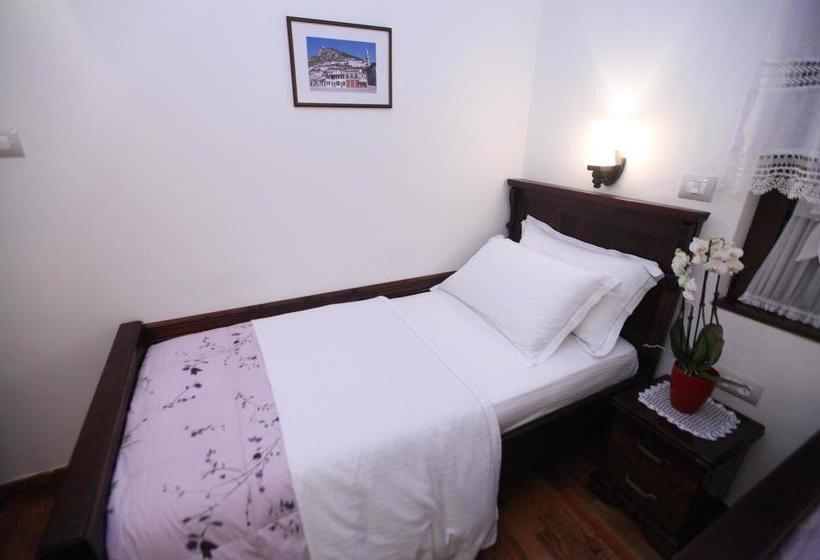 Fotos del hotel Antipatrea:  17