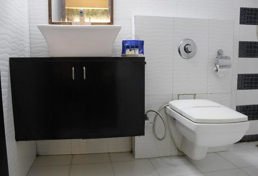 Fotos del hotel Oyo Rooms Rajendra Place Metro Station:  7