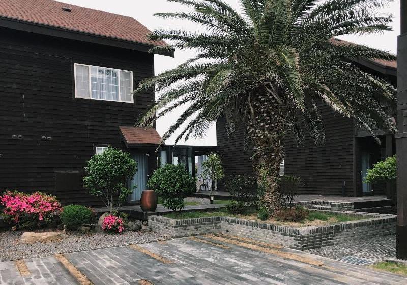 Fotos del hotel At Corner:  9