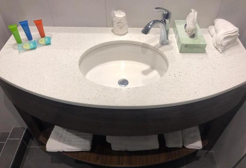 Fotos del hotel Umbrella  Queens Airports:  6