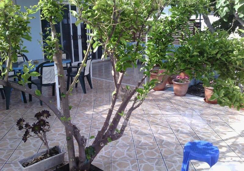 Fotos del hotel Antonios House:  2