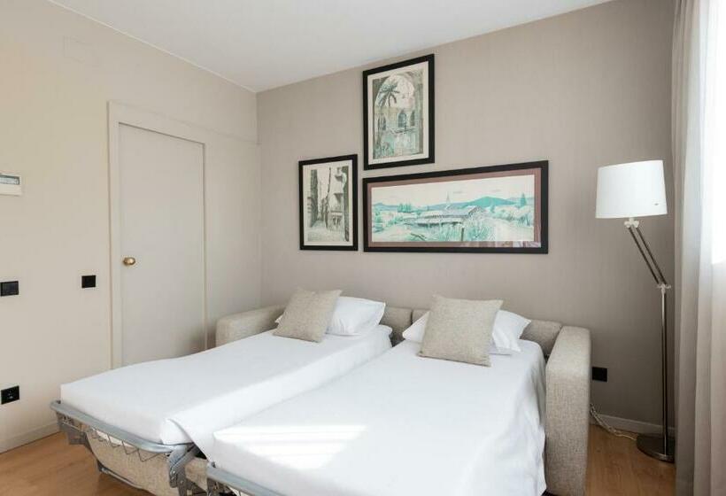 Четырехместный Номер Стандарт, Aparthotel Atenea Barcelona