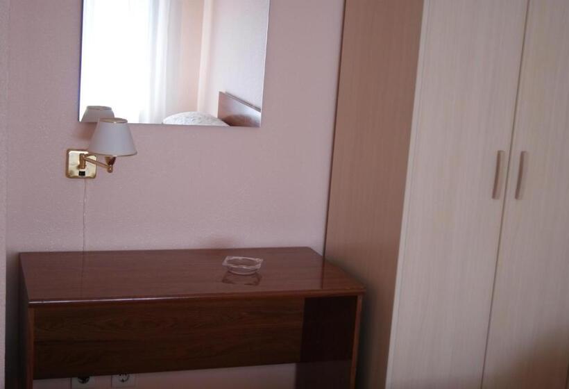 חדר בסיסי לשלושה, Hostal Hermanos Gutierrez