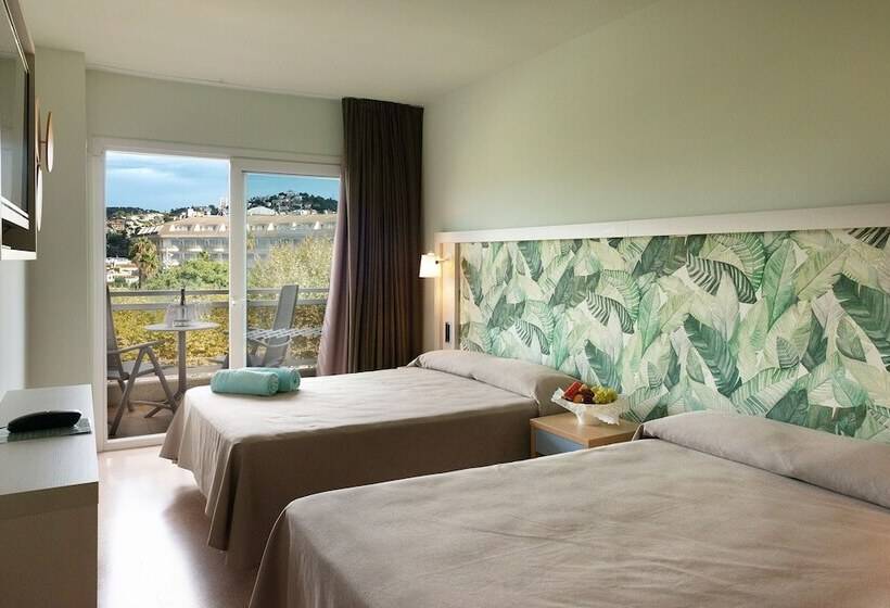 Трехместный Номер Престиж, Caprici Beach Hotel & Spa