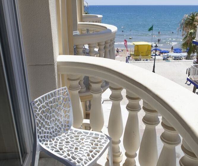 Номер Deluxe Вид на Море Боковой, Urh Sitges Playa
