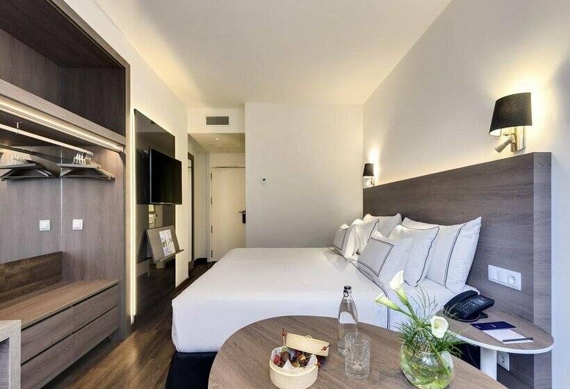 اتاق استاندارد سه نفره, Melia Madrid Serrano