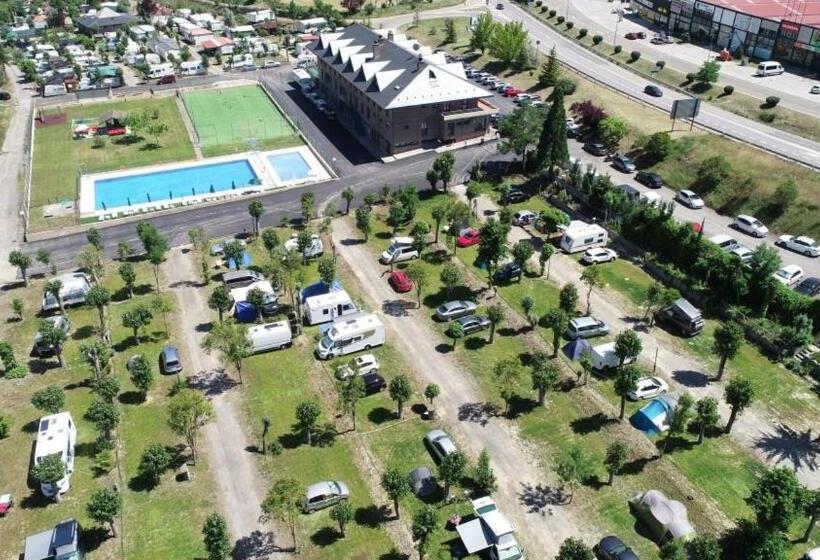 چادر با خدمات رفاهی استاندارد, Sabiñanigo Camp &