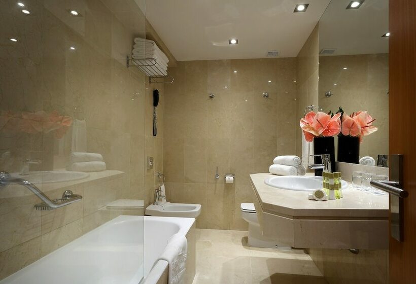 Habitación Triple Estándar, Exe Rey Don Jaime