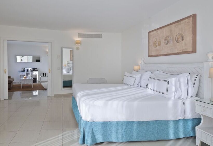 Полулюкс, ME Marbella Luxury Lifestyle Hotel