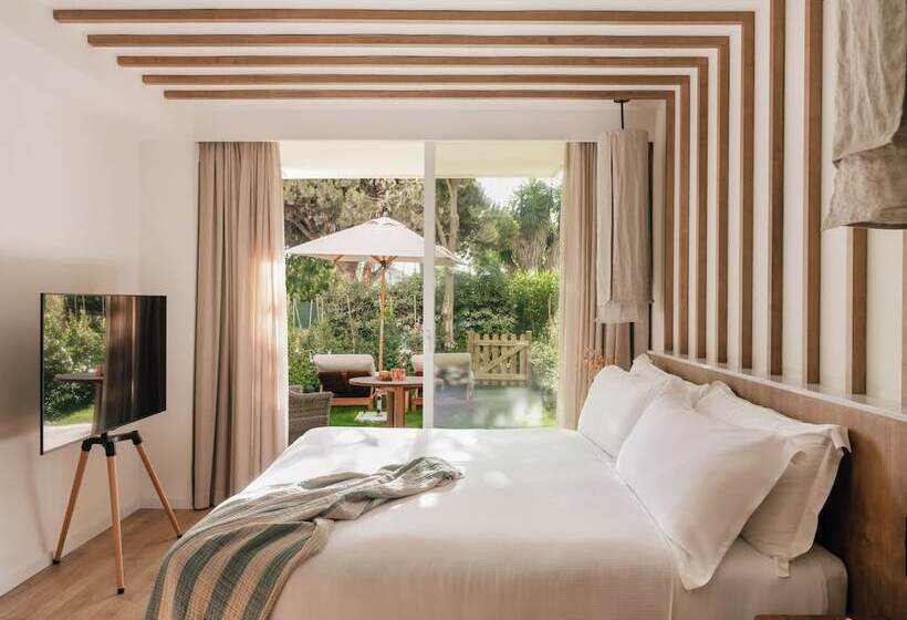 Полулюкс Superior, ME Marbella Luxury Lifestyle Hotel