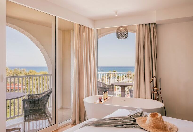 Номер Стандарт с Террасой, ME Marbella Luxury Lifestyle Hotel