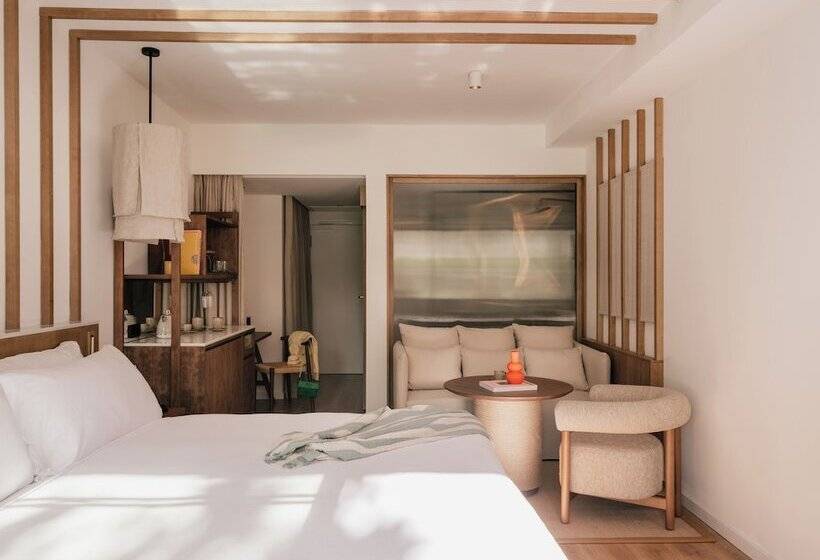 Номер Superior Смежный, ME Marbella Luxury Lifestyle Hotel