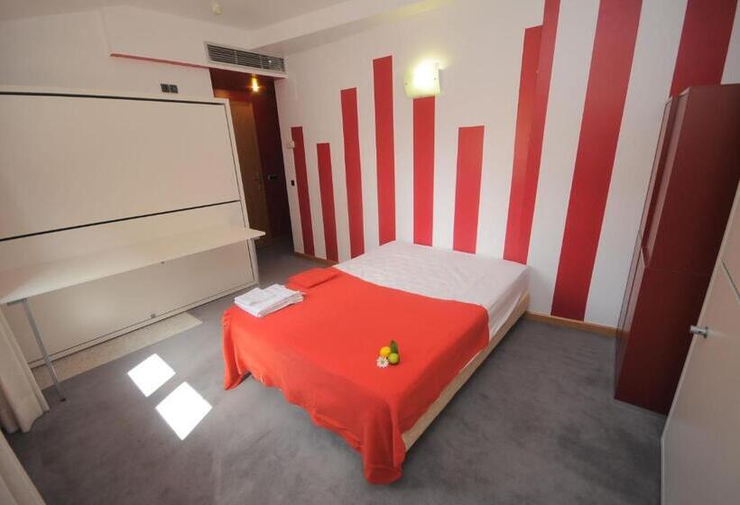 اتاق استاندارد, Albergue Revolutum Hostel