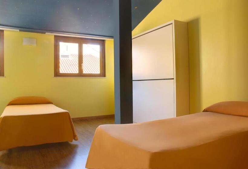 اتاق استاندارد چهار تخته, Albergue Revolutum Hostel