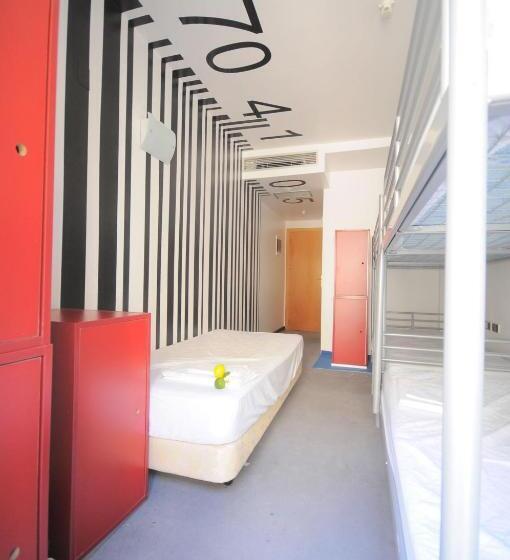 اتاق پنج‌تخته استاندارد, Albergue Revolutum Hostel
