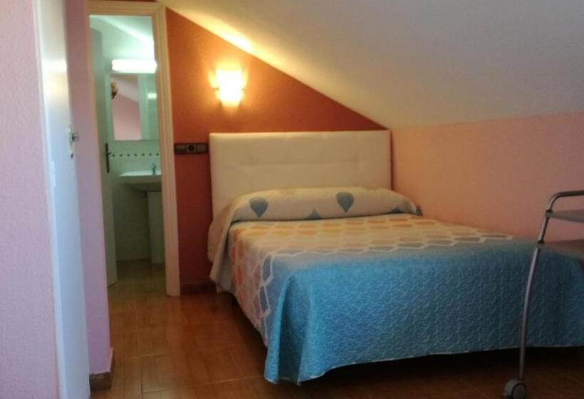 阁楼房, Hostal Don Jaime I Y Ii