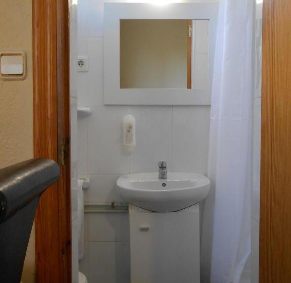 اتاق استاندارد سه نفره, Hostal El Callejon