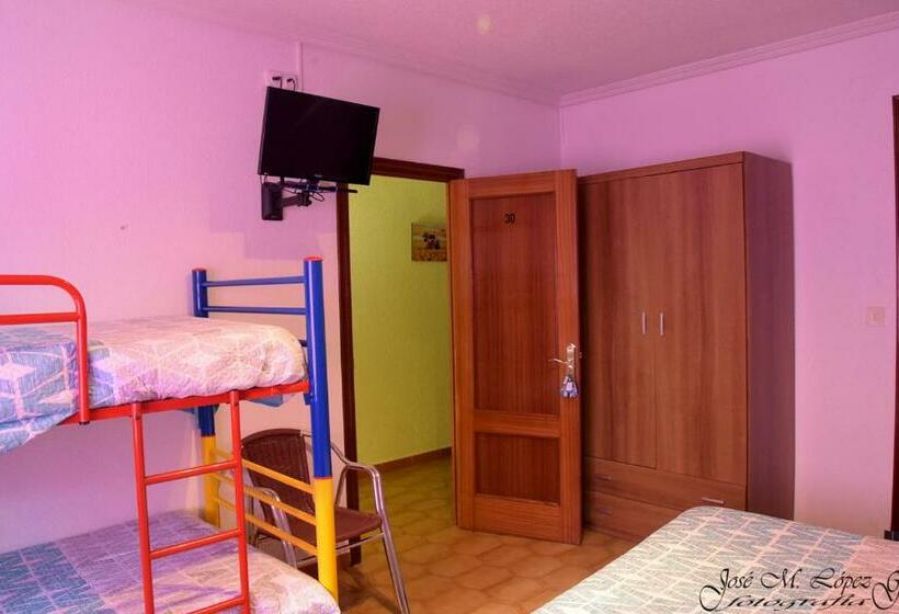 Номер Стандарт Трехместный, Hostal Restaurante El Final