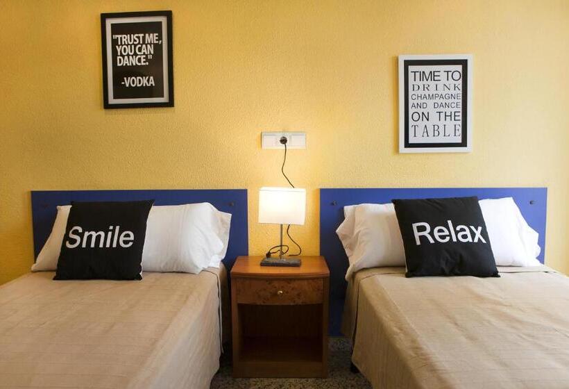 חדר סטנדרט לשלושה, Hostal Tierramar