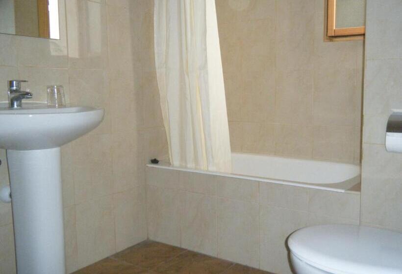 חדר קלאסי לארבעה, Hostal Tierramar