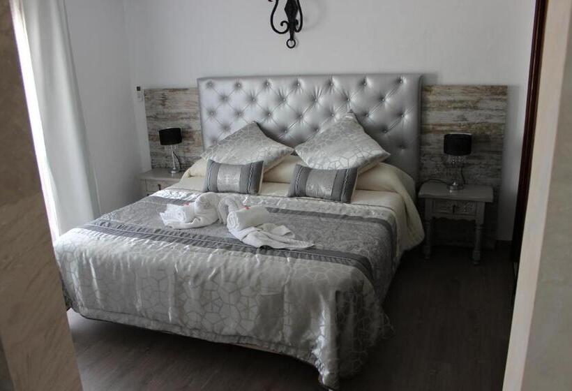 Suite with Terrace, Boutique Hostal Mistral