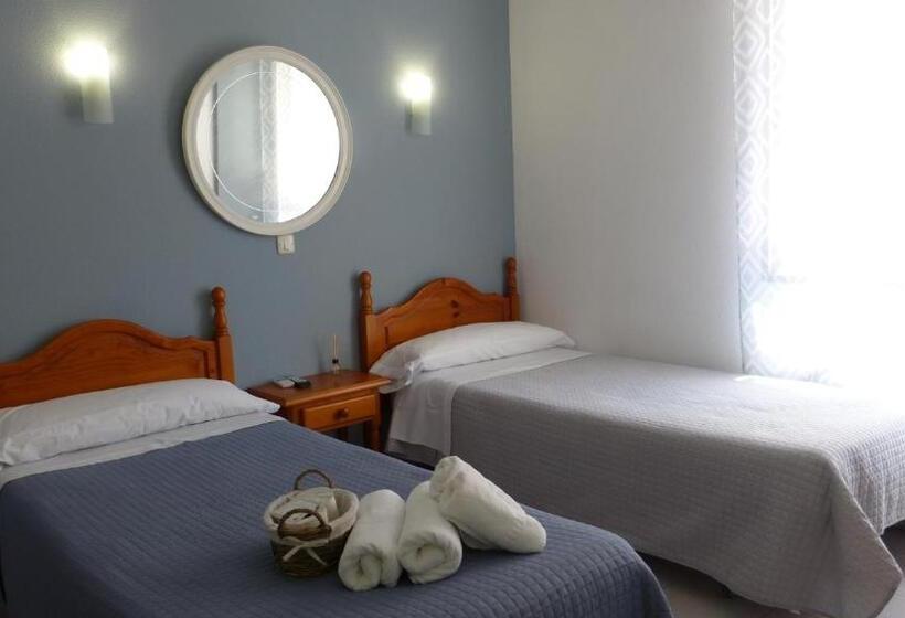 Номер Стандарт, Hostal Candeleda