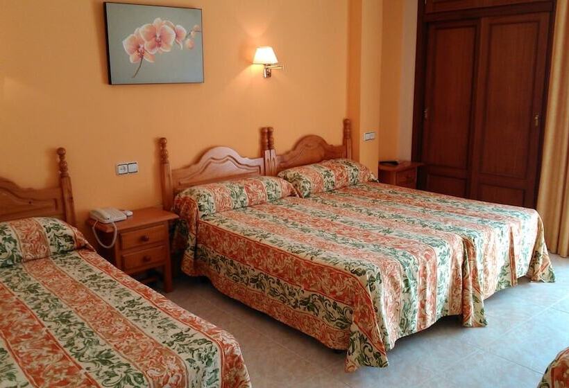 スタンダードトリプルルーム, Hostal Italia