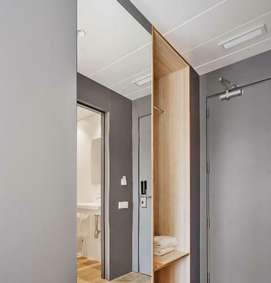 标准三人间, Hostal Lami