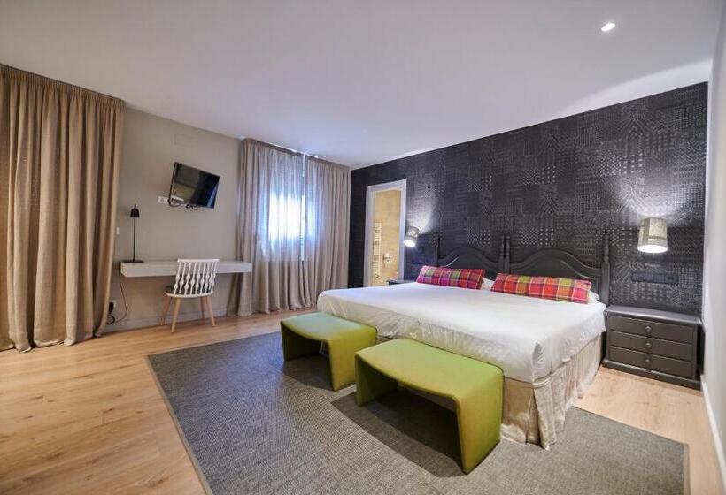 주니어 스위트, Hostal Lola