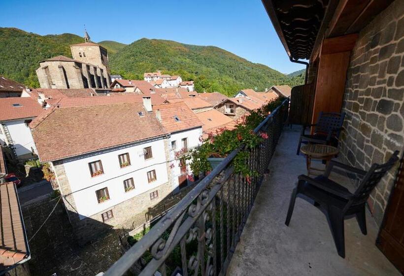Номер Deluxe с Балконом, Hostal Lola