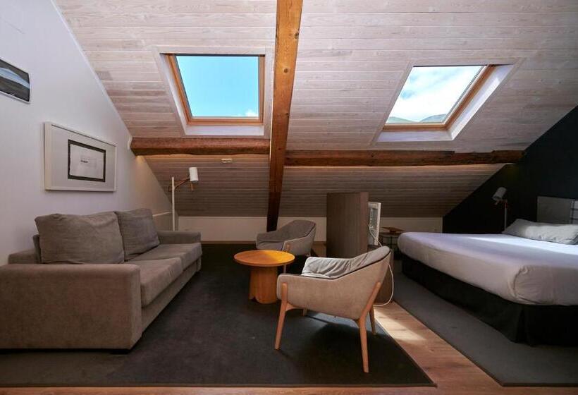디럭스 스위트, Hostal Lola