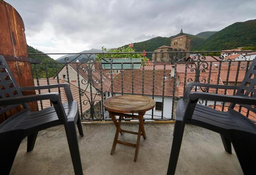 Номер Стандарт с Балконом, Hostal Lola