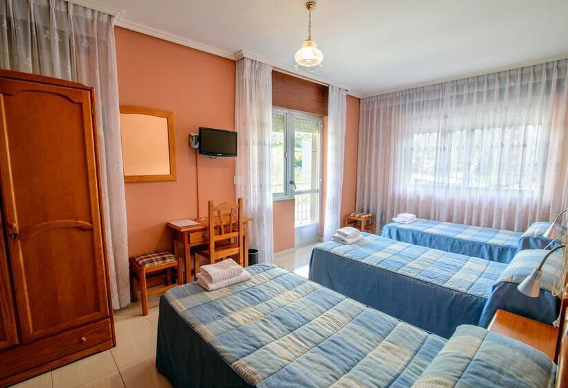 Номер Стандарт Трехместный, Hostal La Torre Ii