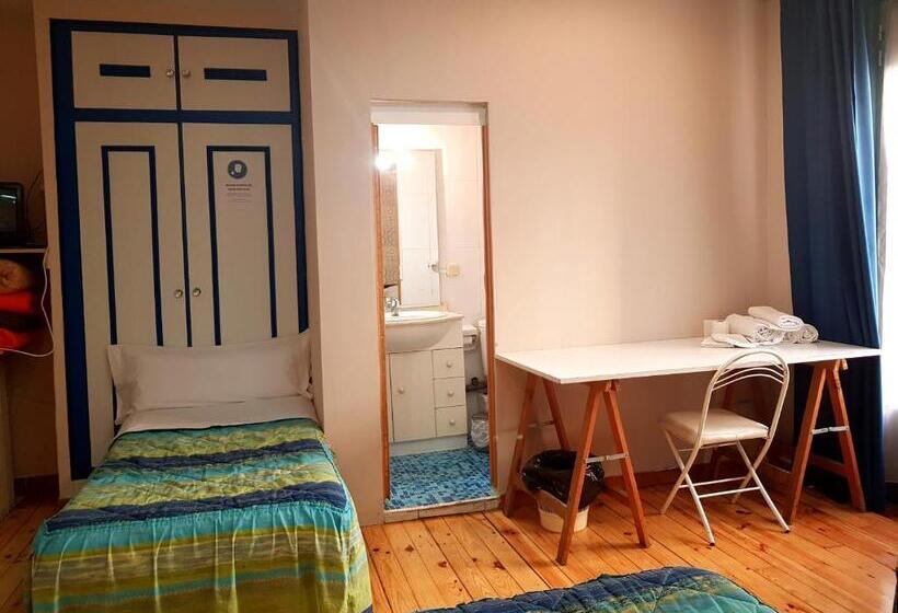 חדר סטנדרט לשלושה, Hostal Padre Isla 1