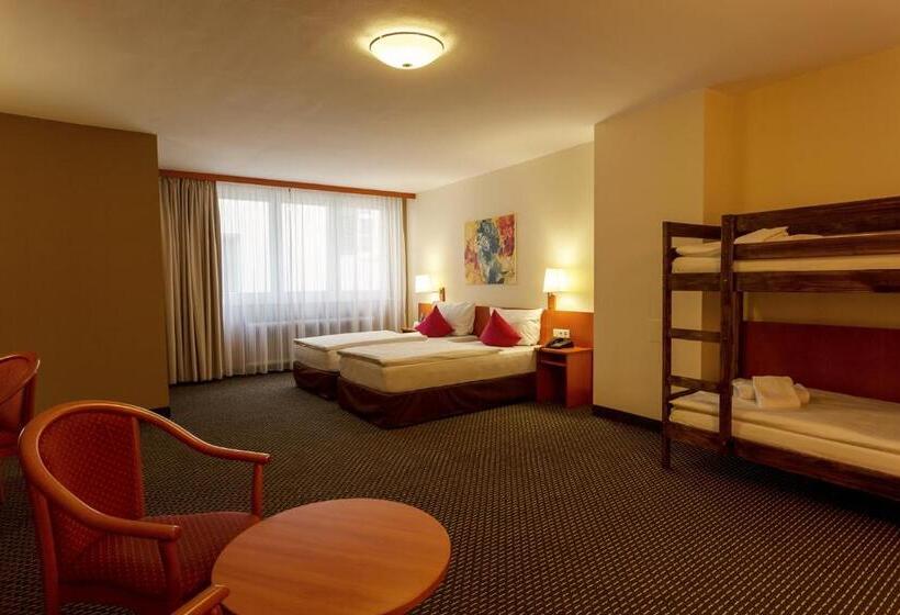 חדר סטנדרט לארבעה, Central Hotel Löwen