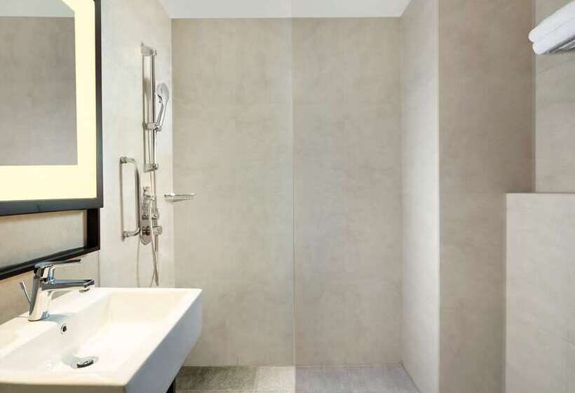 اتاق استاندارد با تخت بزرگ, Hilton Vienna Park
