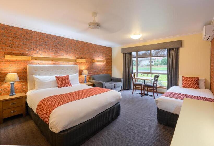 패밀리 룸, Aat 28 Goldsmith Motel
