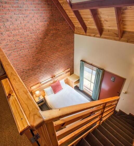 Семейный Номер, Aat 28 Goldsmith Motel