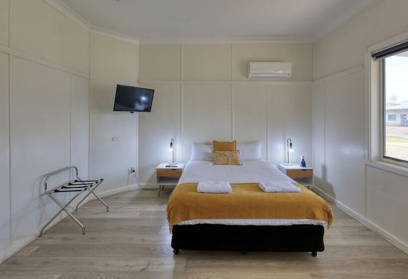 Дом 4 Спальни, Castlereagh Lodge Motel