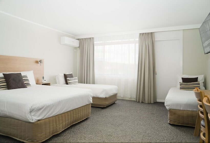Семейный Номер, Posthouse Motor Lodge